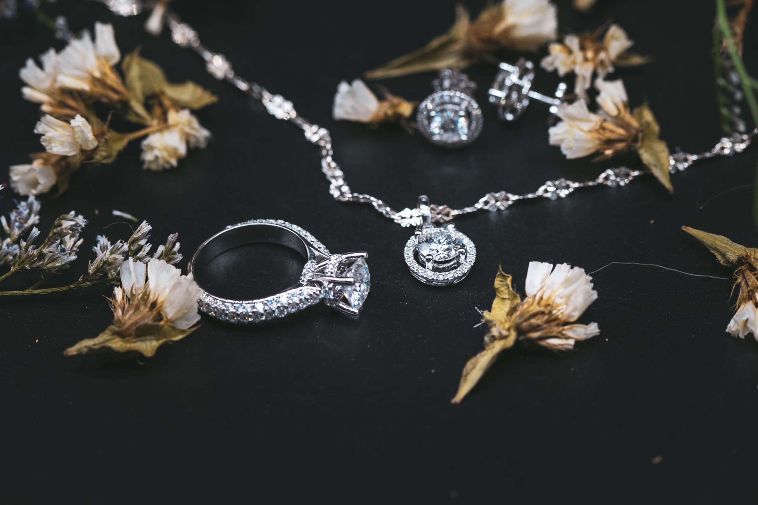 Bộ-Trang-Sức-Kim-Đính-Cương-Nhân-Tạo-iGems-2-scaled.jpg