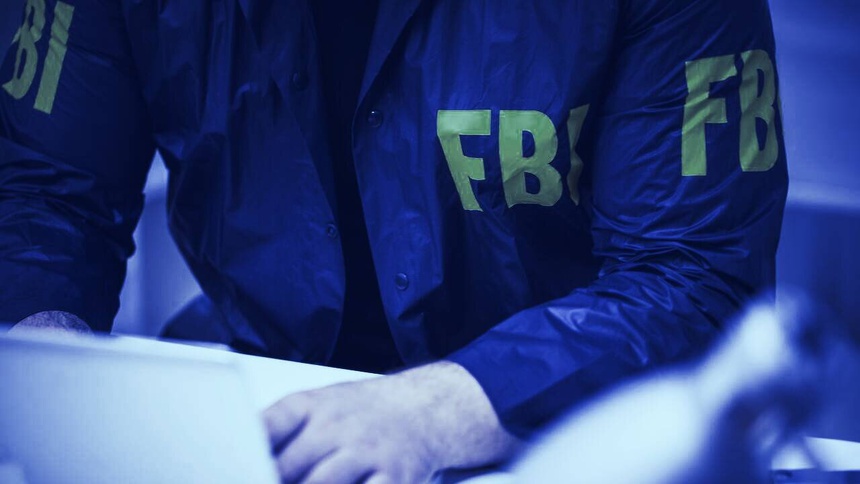 fbi_agent_computer_gID_1[1].jpg